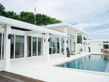 luxury sea view villa in Kuta Mandalika