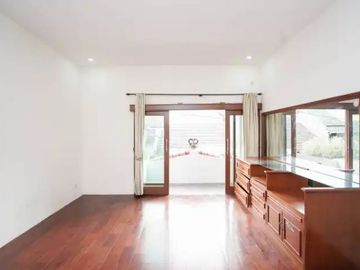 Rumah Terawat di Larangan Indah Kota Tangerang