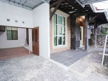 Rumah Terawat di Larangan Indah Kota Tangerang
