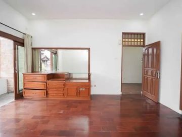 Rumah Terawat di Larangan Indah Kota Tangerang