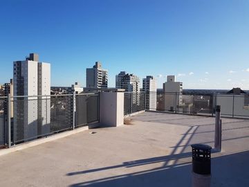 Piso cuatro ambientes con cochera en Banfield