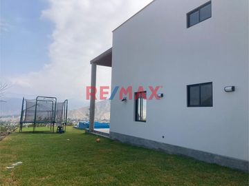 ¿Buscas una vida de lujo en medio de la naturaleza? Este terreno de 1200 metros cuadrados en el prestigioso condominio ecológico 