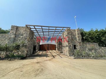 ¿Buscas una vida de lujo en medio de la naturaleza? Este terreno de 1200 metros cuadrados en el prestigioso condominio ecológico 