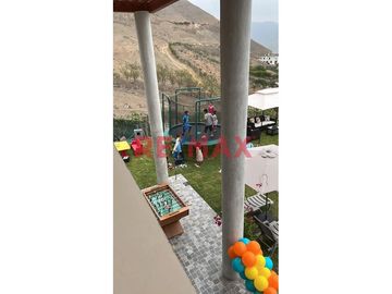 ¿Buscas una vida de lujo en medio de la naturaleza? Este terreno de 1200 metros cuadrados en el prestigioso condominio ecológico 
