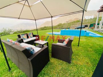 ¿Buscas una vida de lujo en medio de la naturaleza? Este terreno de 1200 metros cuadrados en el prestigioso condominio ecológico 