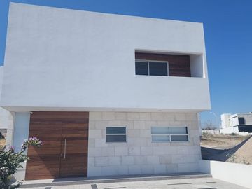 Estrena Hermosa Casa en Preserve Juriquilla, 3 Recamaras, Jardín, Roof Garden
