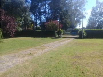 Casa Quinta sobre 3 hectáreas y media con pileta Batán