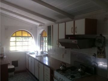 Casa Quinta sobre 3 hectáreas y media con pileta Batán