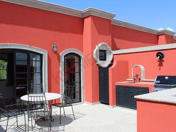 CASA EN VENTA EN SAN MIGUEL DE ALLENDE DENTRO DE VILLA CON ALBERCA Y ACCESO CONTROLADO