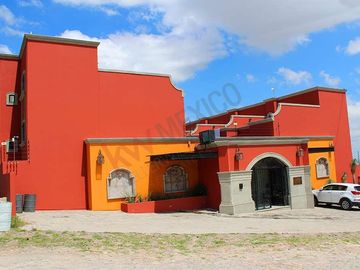 CASA EN VENTA EN SAN MIGUEL DE ALLENDE DENTRO DE VILLA CON ALBERCA Y ACCESO CONTROLADO