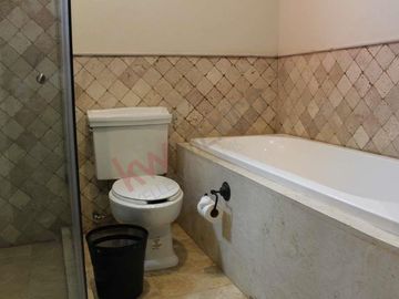 CASA EN VENTA EN SAN MIGUEL DE ALLENDE DENTRO DE VILLA CON ALBERCA Y ACCESO CONTROLADO