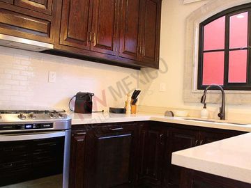 CASA EN VENTA EN SAN MIGUEL DE ALLENDE DENTRO DE VILLA CON ALBERCA Y ACCESO CONTROLADO