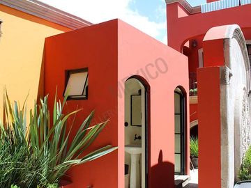 CASA EN VENTA EN SAN MIGUEL DE ALLENDE DENTRO DE VILLA CON ALBERCA Y ACCESO CONTROLADO