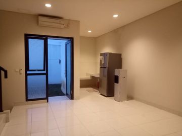 DIJUAL/DISEWAKAN RUMAH BAGUS 2 LANTAI DI DELATINOS BSD
