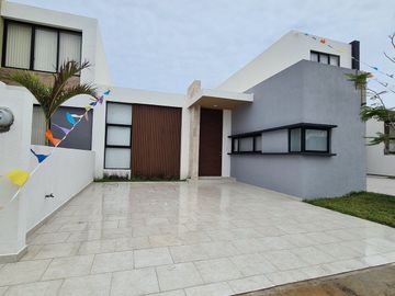 Casa en VENTA UN PISO fraccionamiento LOMAS DE MEDITERRANEO