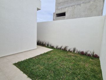 Casa en VENTA UN PISO fraccionamiento LOMAS DE MEDITERRANEO