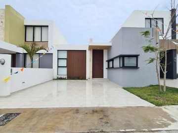 Casa en VENTA UN PISO fraccionamiento LOMAS DE MEDITERRANEO
