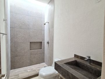 Casa en VENTA UN PISO fraccionamiento LOMAS DE MEDITERRANEO
