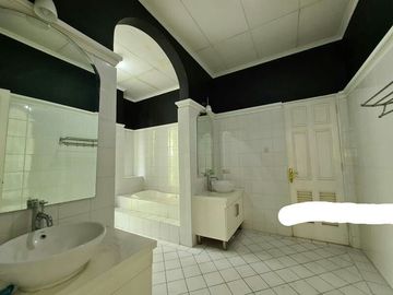 Rumah mewah modern hook setrategis kemang