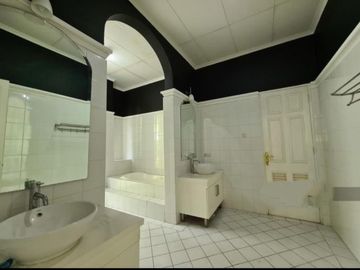 Rumah mewah modern hook setrategis kemang