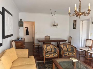 Departamento de 5 ambientes al frente en excelente ubicación céntrica Pleno Once!