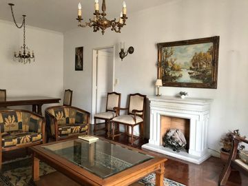 Departamento de 5 ambientes al frente en excelente ubicación céntrica Pleno Once!