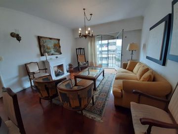 Departamento de 5 ambientes al frente en excelente ubicación céntrica Pleno Once!