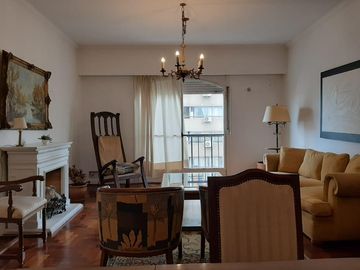 Departamento de 5 ambientes al frente en excelente ubicación céntrica Pleno Once!