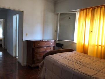 Departamento de 5 ambientes al frente en excelente ubicación céntrica Pleno Once!
