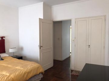 Departamento de 5 ambientes al frente en excelente ubicación céntrica Pleno Once!