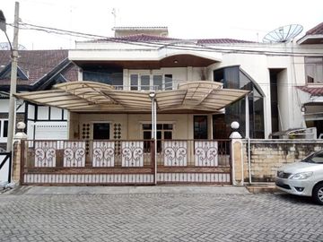 Villa di Komplek Taman Polonia 2