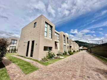 casa en venta en chuntame. Cod V6007