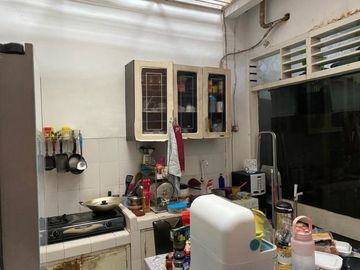 Rumah Siap Huni + Kamar Kos Di Lantai 2 Lokasi Strategis Di Jl. Kaimun