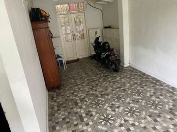Rumah Siap Huni + Kamar Kos Di Lantai 2 Lokasi Strategis Di Jl. Kaimun
