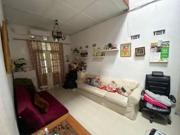 Rumah Siap Huni + Kamar Kos Di Lantai 2 Lokasi Strategis Di Jl. Kaimun