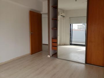 Excelente 2 ambientes con Super terraza, vistas y cochera