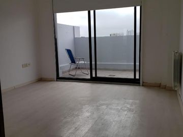 Excelente 2 ambientes con Super terraza, vistas y cochera