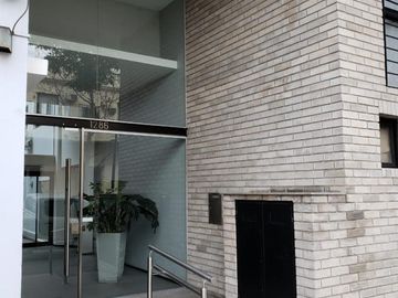Excelente 2 ambientes con Super terraza, vistas y cochera