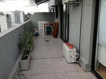 Excelente 2 ambientes con Super terraza, vistas y cochera
