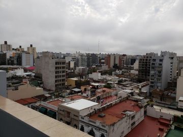 Excelente 2 ambientes con Super terraza, vistas y cochera