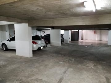 Excelente 2 ambientes con Super terraza, vistas y cochera