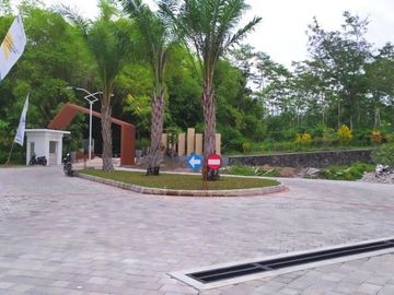 Rumah minimalis modern di lingkungan perkembangan Prambanan