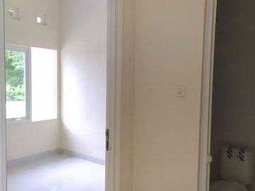 Rumah minimalis modern di lingkungan perkembangan Prambanan