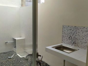 Rumah minimalis modern di lingkungan perkembangan Prambanan