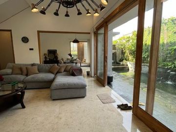 Rumah 2 Lantai + Kolam Renang Luas 300 Di Araya Golf Kota Malang