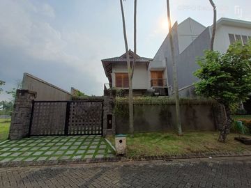 Rumah 2 Lantai + Kolam Renang Luas 300 Di Araya Golf Kota Malang