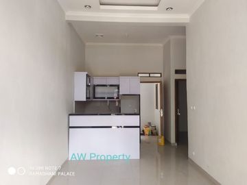 Rumah MEWAH, pinggir jalan utama
