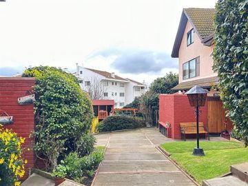 Casa en venta de 4 dorm. en Viña del Mar
