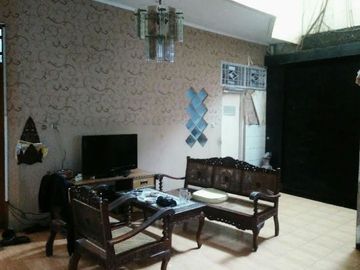 Rumah Untuk Usaha Caffe dan Resto siap Pakai diTomang, Jakarta Barat