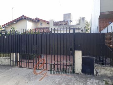 Casa En Venta  Lote De 639m2 Pio Collivadino 1700, Ituzaingo.